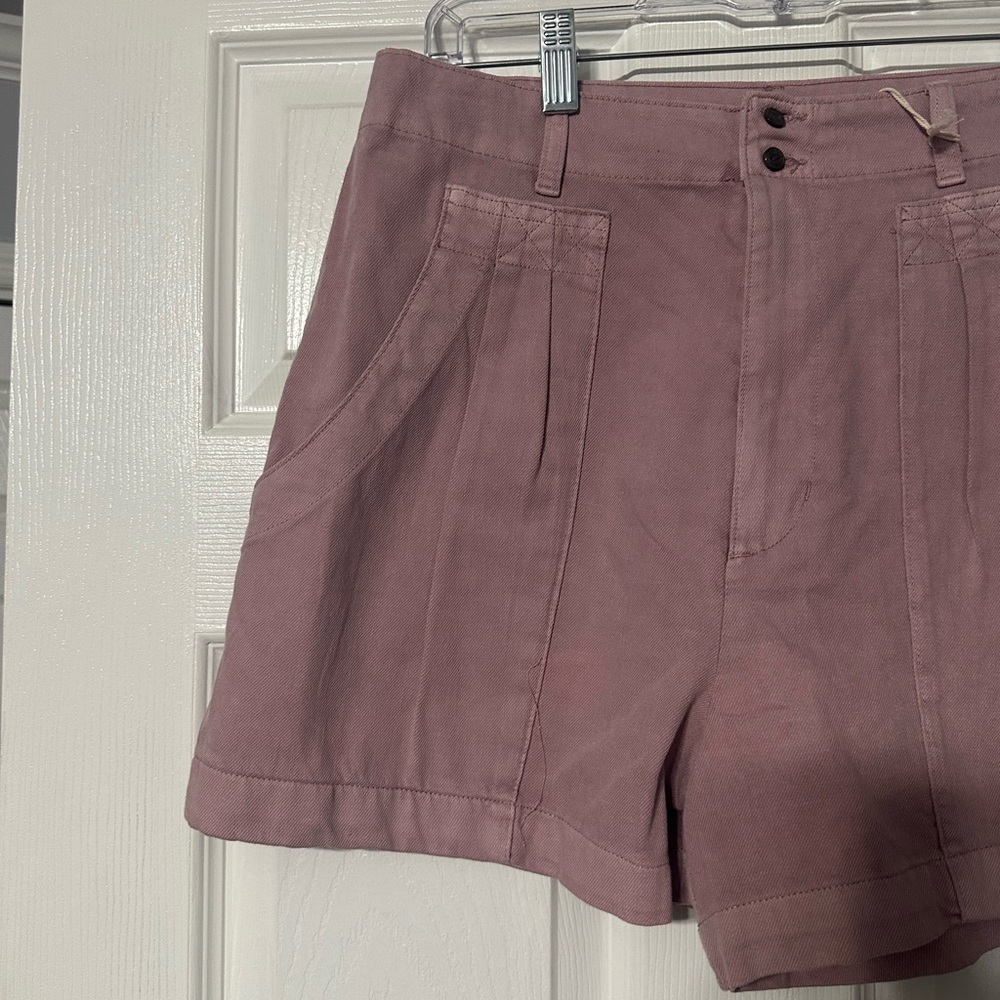NWT Universal Thread Women's Pleated Hi Rise Casual Shorts - Picture 2 of 12